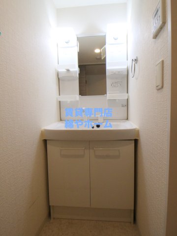 洗面設備　使いやすい独立洗面台です