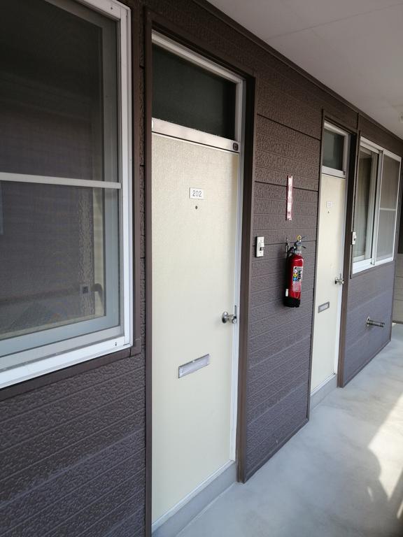 エントランス　入口に消化器が設置されています。