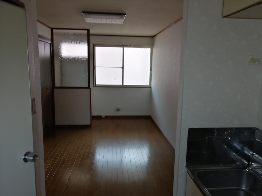 その他部屋・スペース　台所から部屋を一望できます。