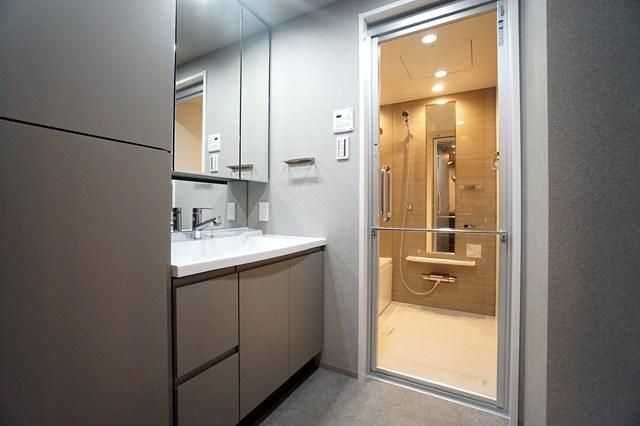 洗面設備　忙しい朝には欠かせない洗面所です