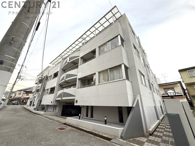 建物外観　オートロック・防犯カメラ付きで安心です！