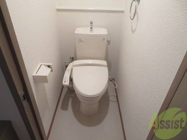 トイレ　ウォシュレット機能がついたトイレです。安心して使用できますね