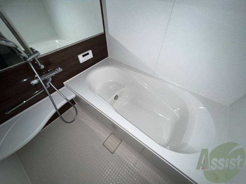 バス・シャワールーム　バスルームは一日の疲れをいやす場所です。