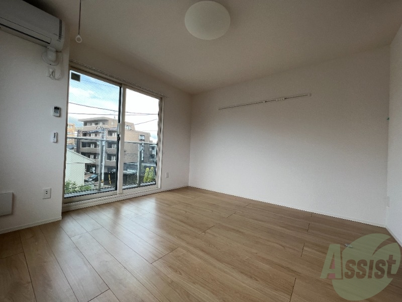 その他部屋・スペース　清潔感のある寝室でゆったり休めます。