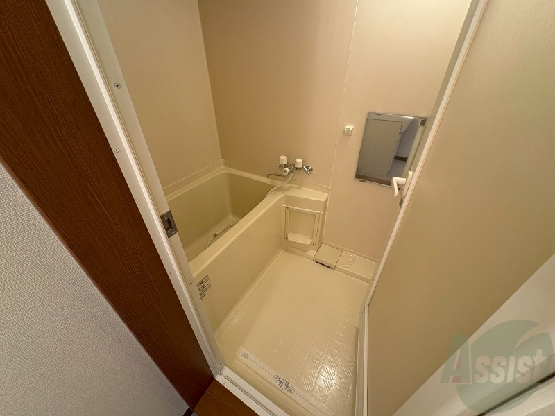 バス・シャワールーム　こちらはお風呂。一日の疲れをここで癒してください。