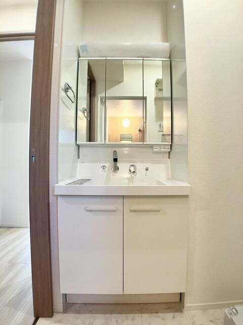 洗面設備　写真は別の部屋のものです。