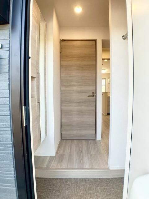 玄関　写真は別の部屋のものです。