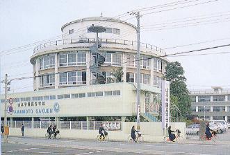 高校・高専　山本学園高等学校（高校・高専）まで1401m