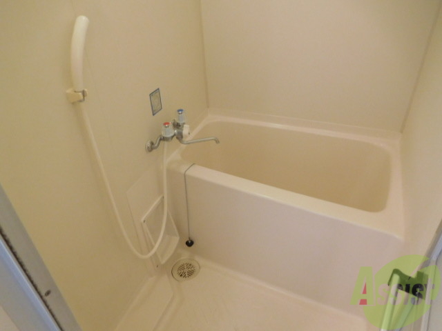 バス・シャワールーム　真っ白浴室きれいですね～