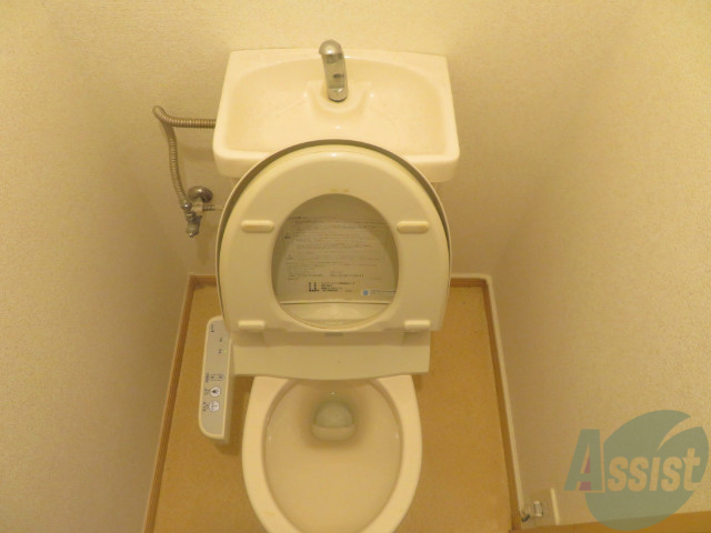 トイレ　こちらはトイレです。清潔感があり、安心して使用できます。