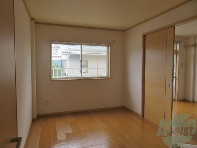 その他部屋・スペース　こちらは６帖の寝室です。シンプルで落ち着きのあるお部屋です。