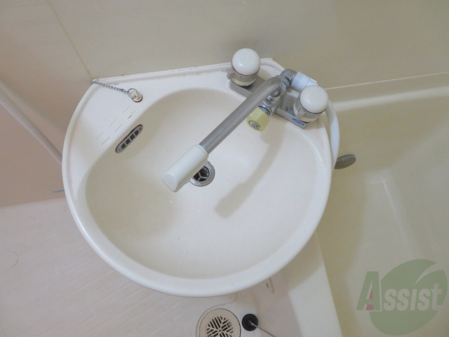 洗面設備　洗面台。朝の身支度はここでばっちり決めましょう。