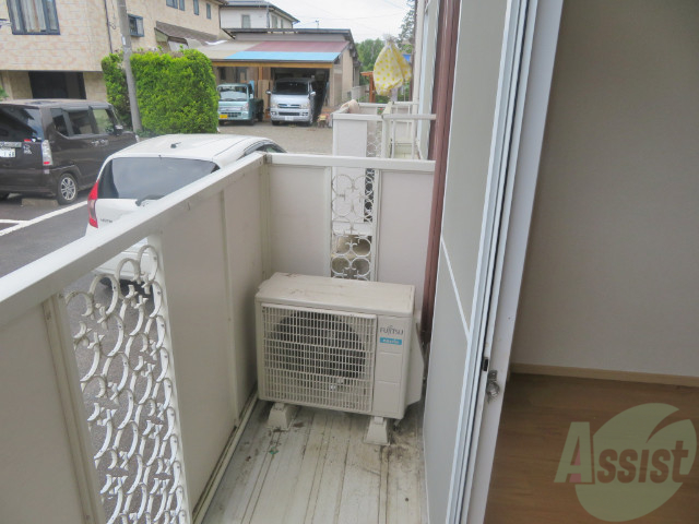 バルコニー　こちらはバルコニー。洗濯物が干せるようになっています。