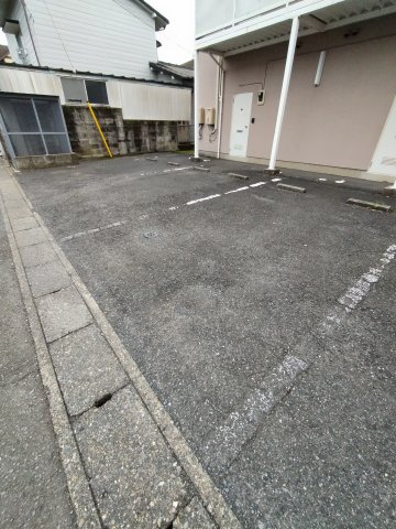 駐車場　1台無料