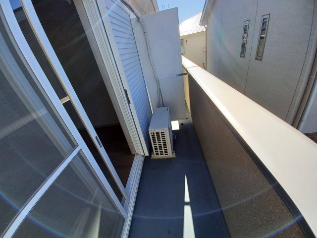 バルコニー　開放的で明るい空間を演出してくれるバルコニーです