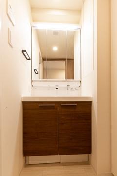 洗面設備　※別部屋の参考写真です。