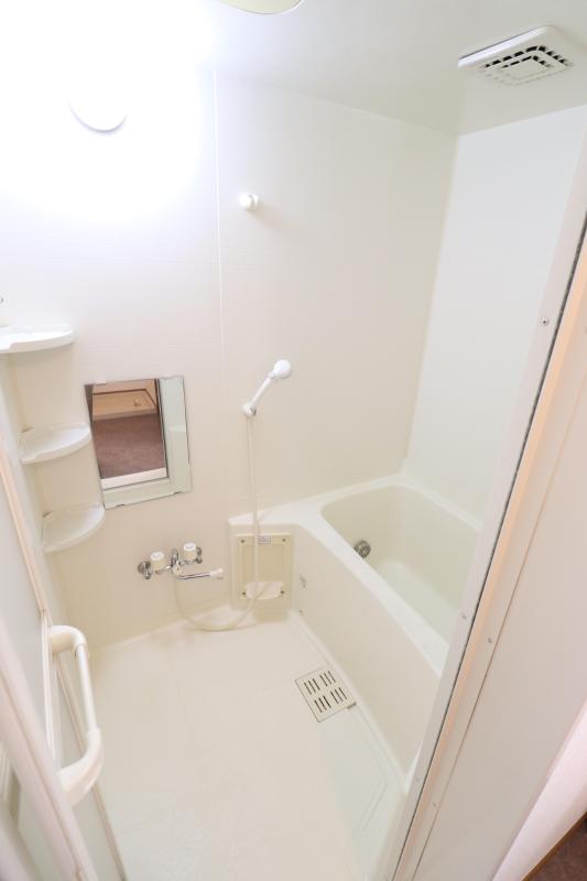 バス・シャワールーム　追い焚き機能付きバス