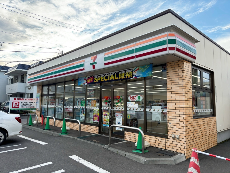 コンビニ　セブンイレブン札幌北3条西28丁目店（コンビニ）まで313m