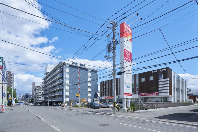 ドラックストア　ツルハドラッグ北円山店（ドラッグストア）まで100m