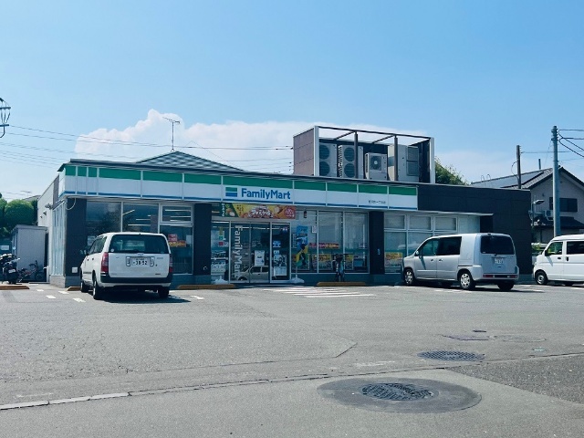 コンビニ　ファミリーマート宮沢町一丁目店（コンビニ）まで776m
