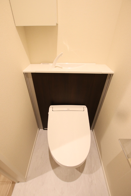 トイレ　温水洗浄便座機能付きのトイレ