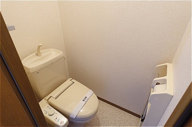 トイレ　温水洗浄暖房便座のトイレ