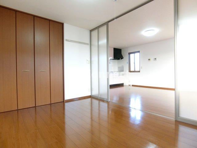 その他部屋・スペース　ＬＤＫと隣の洋室は繋げて使うこともできます。