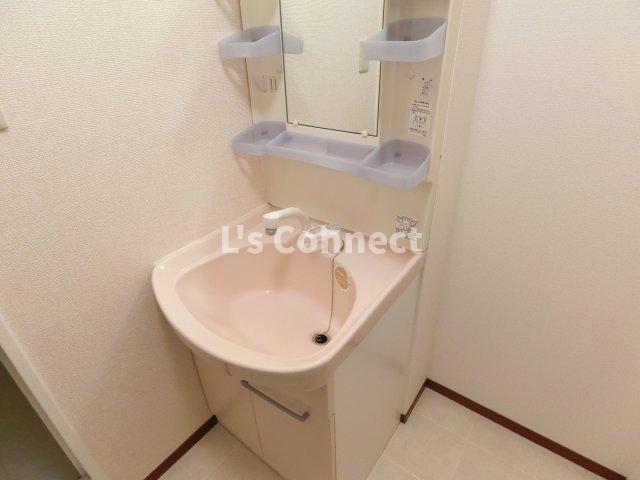 洗面設備　朝の支度もスムーズな独立洗面台。