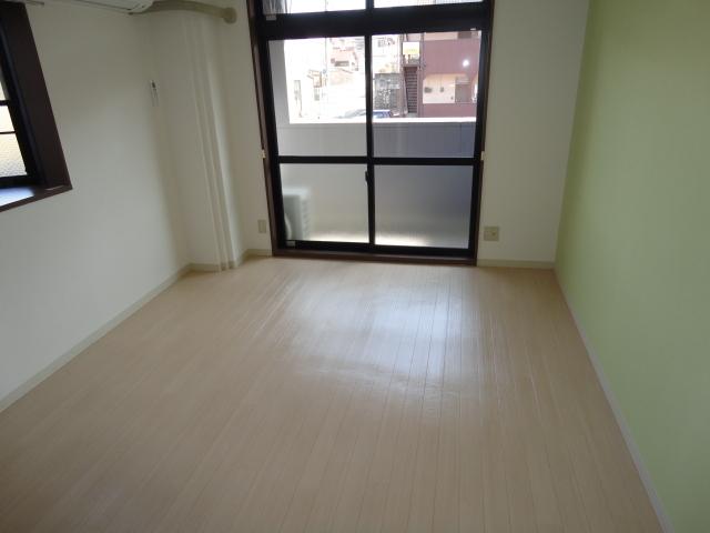 居室・リビング　室内