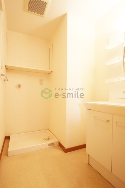 洗面設備　スペースが確保できる洗面所です