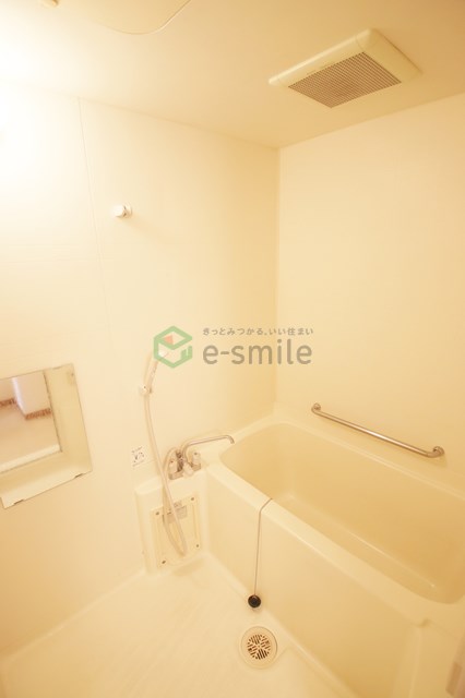 バス・シャワールーム　コンパクトで使いやすいお風呂です