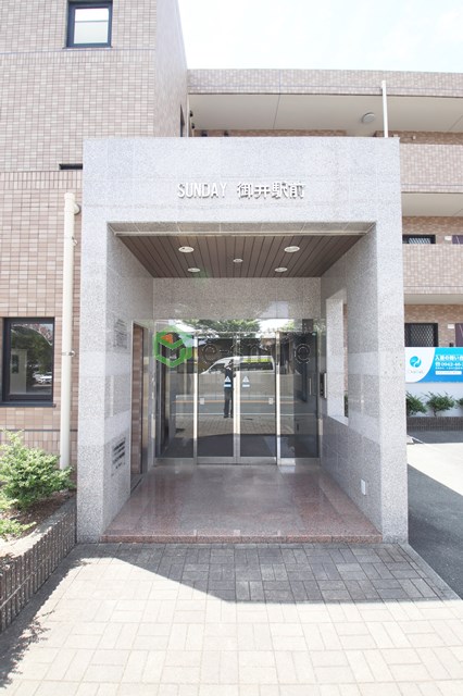 エントランス　建物の内部です