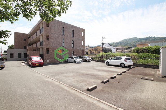 駐車場　車をお持ちの方に嬉しい駐車場付きの物件です