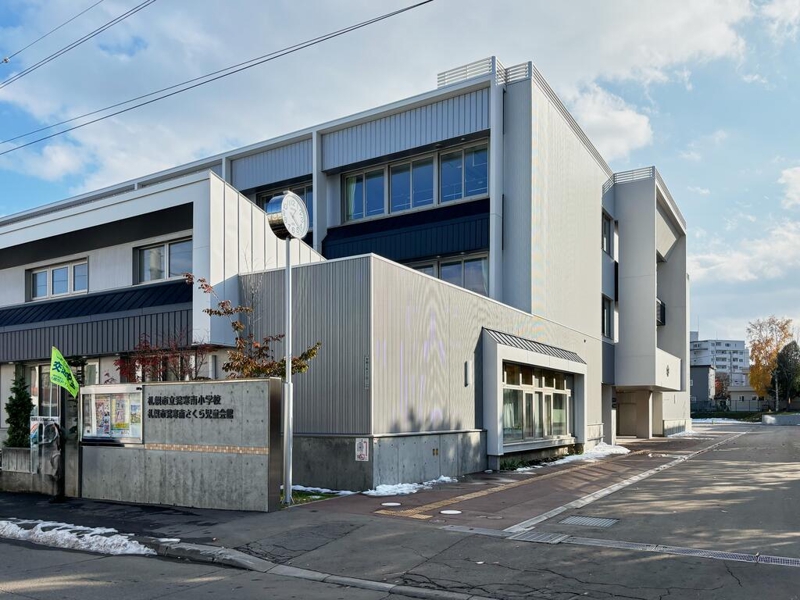 小学校　札幌市立発寒南小学校（小学校）まで519m