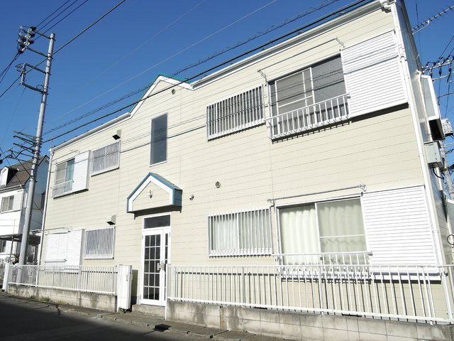 建物外観　白を基調としたさわやかな外観