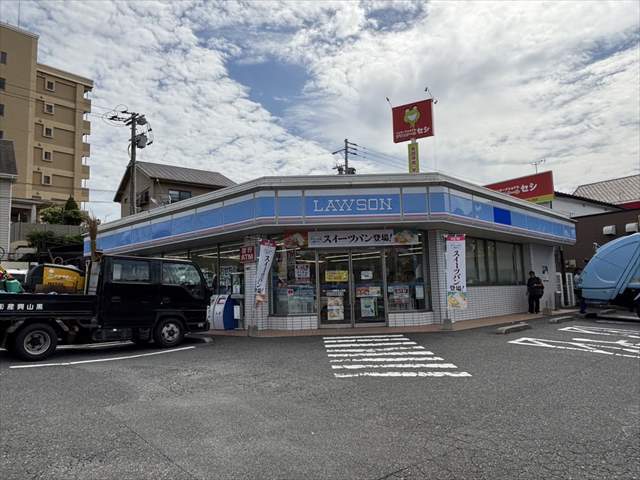 コンビニ　ローソン八幡医生ヶ丘店（コンビニ）まで484m