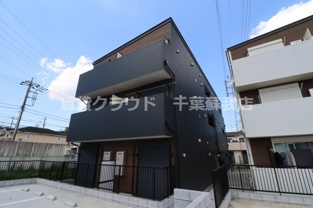 建物外観　黒一色のおしゃれな外観ですね！