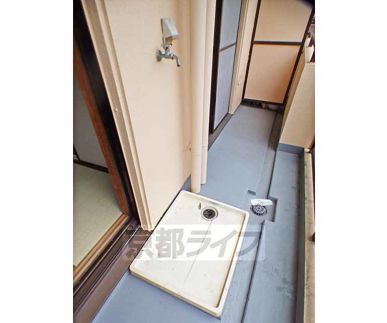 その他設備　洗濯機設置スペースはバルコニーにあります。