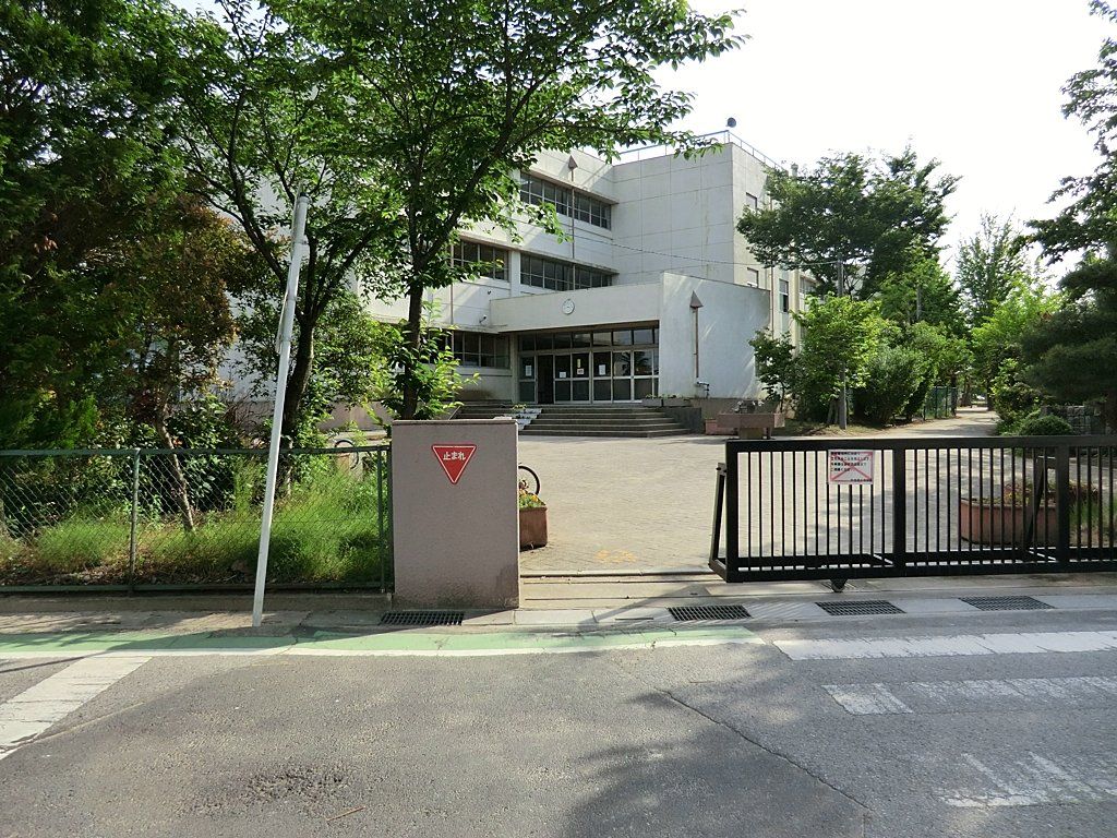 小学校　越谷市立大相模小学校（小学校）まで790m