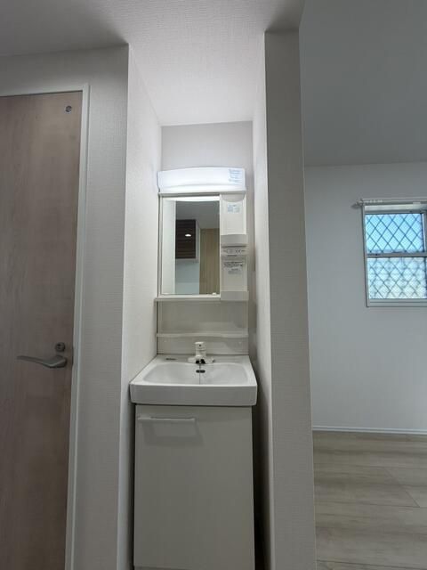 洗面設備　使いやすい独立洗面台です