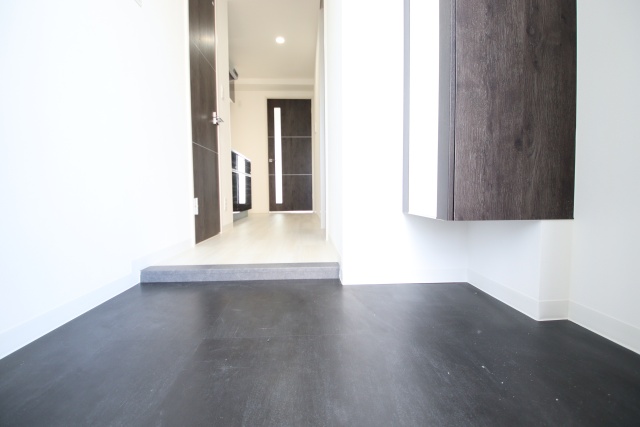 玄関　※別室の参考写真の為、現況優先です。