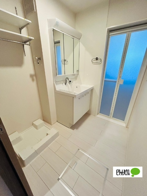 洗面設備　北西洋室６帖