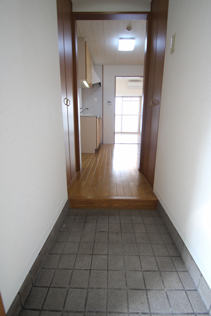 玄関　※別室の参考写真の為、現況優先です。