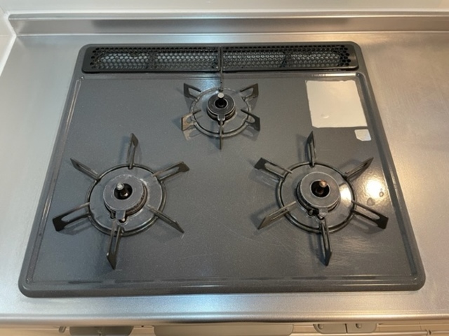キッチン　３口コンロ