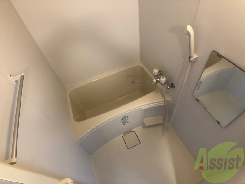 バス・シャワールーム　お風呂になります。一日の疲れを癒してくださいね。