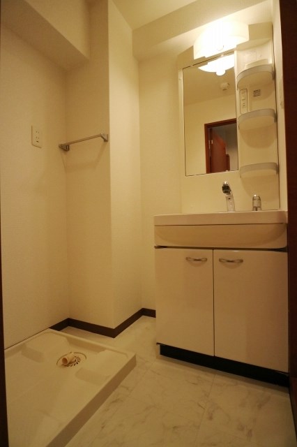 洗面設備　※別号室の参考写真です。