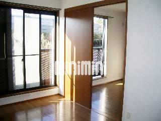 居室・リビング　室内