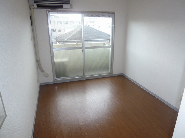 居室・リビング　洋室も広々６帖です