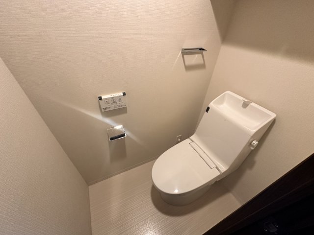 トイレ　※別室の参考写真の為、現況優先です。