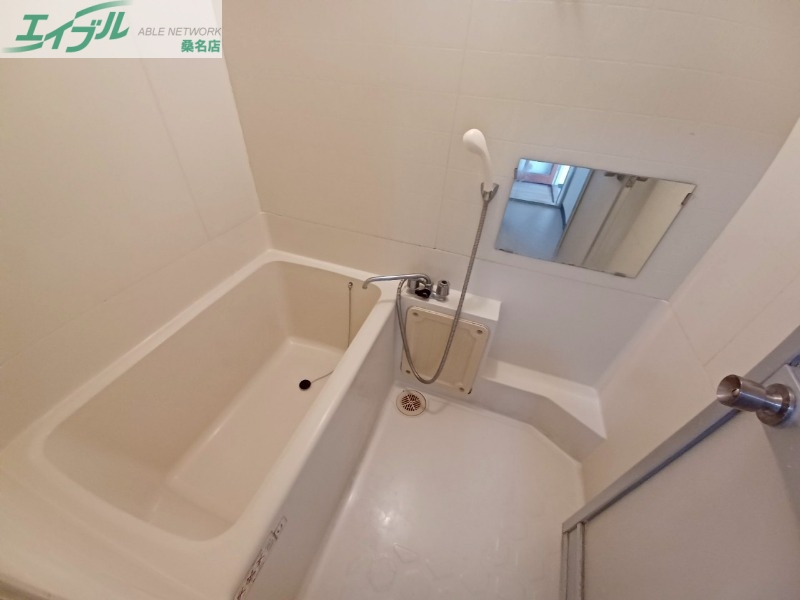 バス・シャワールーム　同物件別部屋の写真となります